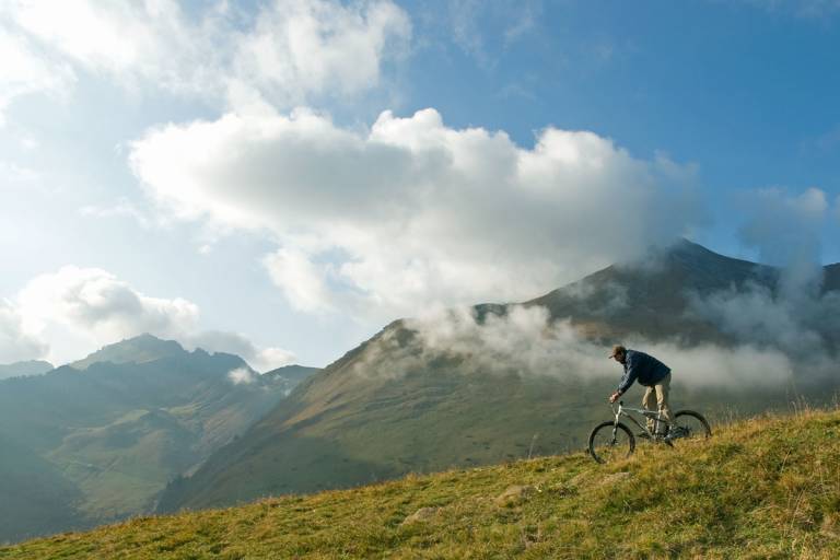 Char des Quais Tour by mountain bike image1