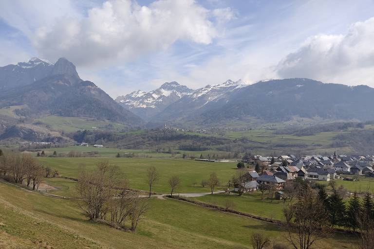 Les Bauges devant d'École à Villard image1