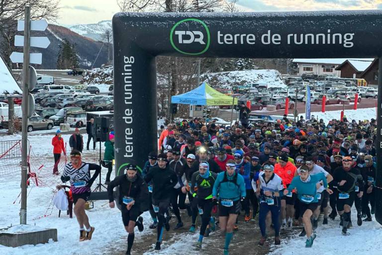 Twilight running races on snow in the Margeriaz ski area image1