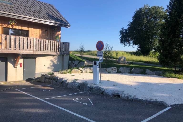 Bornes de recharge pour voiture électrique - Gîte les 3 Sapins image1