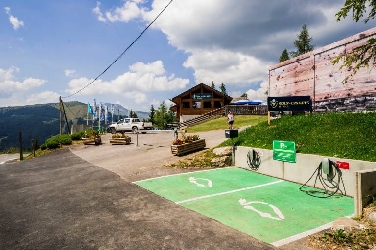 Electric vehicle charging point - Golf des Gets car park image1