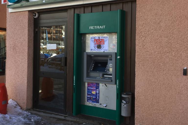 Cash point dipenser Crédit Agricole image1