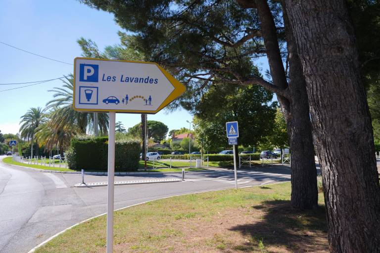 Parking les Lavandes image2