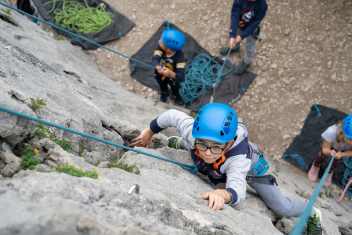 image Climbing in the Aravis + services/activities/1424/20059236