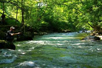 image Fishing at Morzine's River Dranse + services/activities/15700/291999