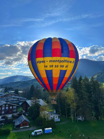 image The Alps Hot-air balloon airline company + services/activities/1916/17531046