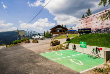 image Electric vehicle charging point - Golf des Gets car park + services/shops_and_services/17743/20222458