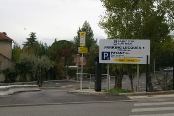 image Parking Lecques 1 + services/shops_and_services/9253/19258179