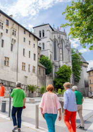 Guided Tour : Sainte -Chapelle du château & demeures de la noblesse chambérienne