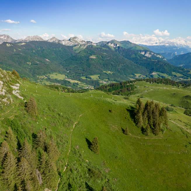 Hiking track - The summit of Miribel by Col de Creux