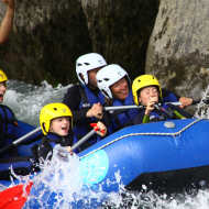 Family rafting on the Giffre