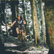 Rouge - Avoriaz - Dans la forêt