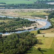 Ride with the flow of the Allier river