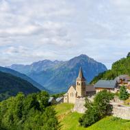 Summer hike : Walks through tales and legends