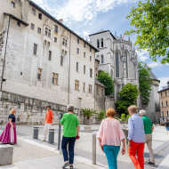 Guided Tour : Sainte -Chapelle du château & demeures de la noblesse chambérienne