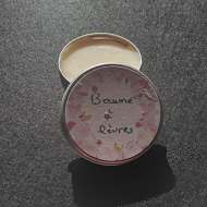Making lip balms for winter gifts