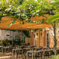 Les Touristes Restaurant