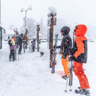 Ski bus stop : Poste de secours
