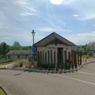 Toilettes publiques et point d'eau potable, place du Pont