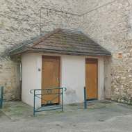 Toilettes publiques et eau potable, rue de l'église