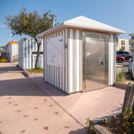 Public toilets plage des Lecques 3