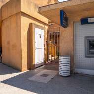 Toilettes publiques avenue du port