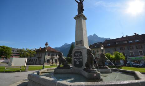 La Fontaine de la Paix (Fountain)