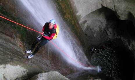 Sortie encadrée de Canyoning : L’aventure au fil de l’eau !
