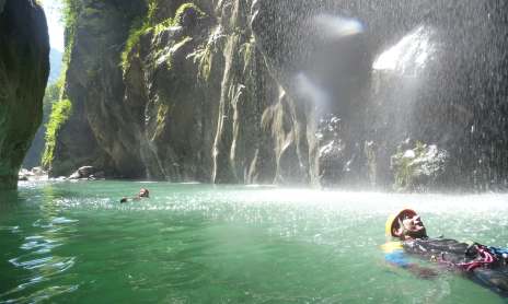 Aventure Montagne : Canyoning en famille ou entre amis