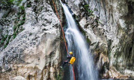 Supervised canyoning trip: more than a hike, a cascade of emotions!