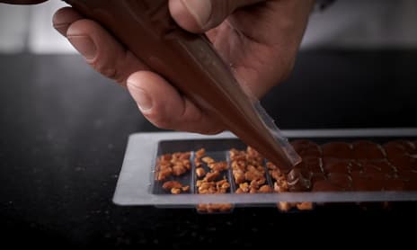 Workshop gourmet chocolate bars in English - cité du chocolat Valrhona