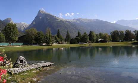 Strolls from the lacs aux dames to the lac bleu at Morillon
