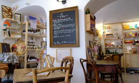 L'atelier Maga: Café, restaurant & marquetry workshop