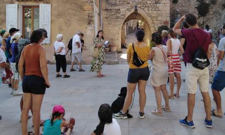 Visite guidée du village médiéval de Montbrun les Bains