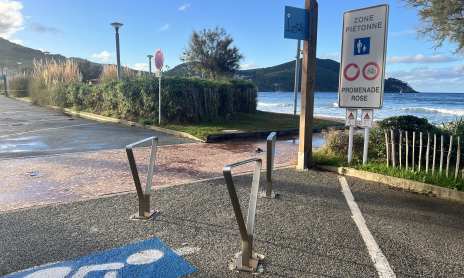 Les Lecques beach bicycle parking area