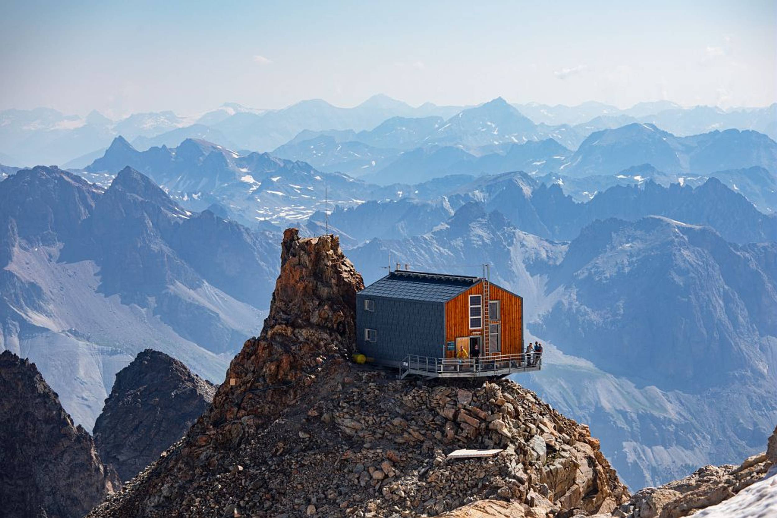 Refuge de l’Aigle at the Rocher de l’Aigle (3,450 m) | Routes