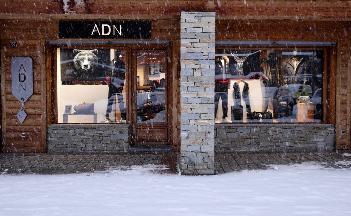 ADN | Shops and services