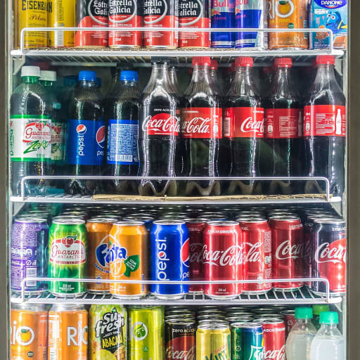 Soft_drink_shelf_2_xuguc9