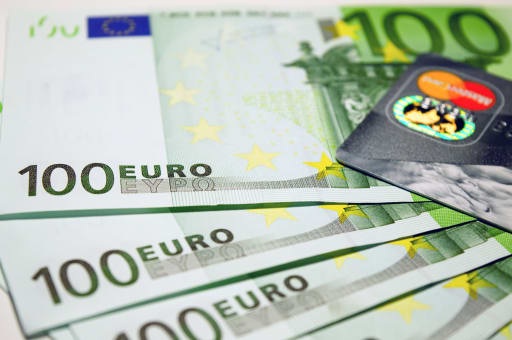 euro-money-cash-finances-6f8ffd7ff722e54a634c33f593b87521_lwrwdy