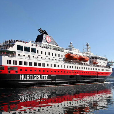 Lofotenkryss med Hurtigruten ✈