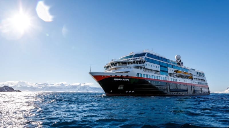 Farv�l Svalbard, ut p� Barentshav