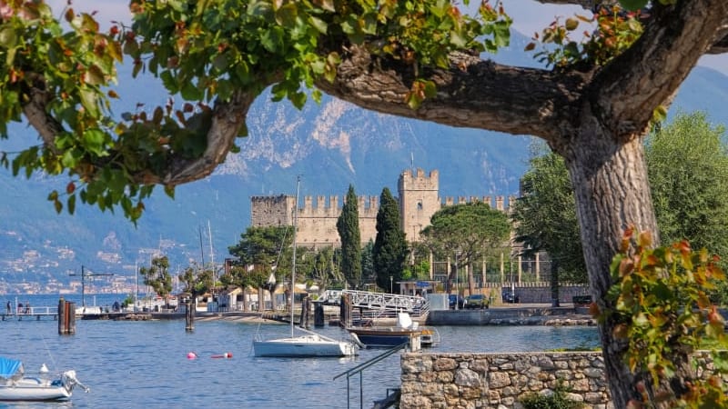 Barolo  Franciacorta  Torri del Benaco vid Gardasjn