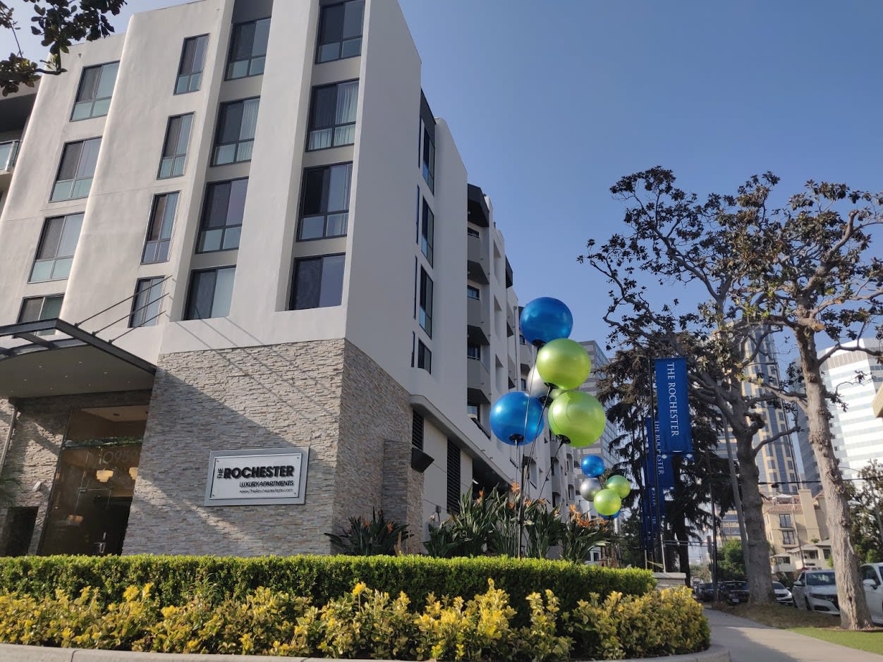 Rochester Luxury Apartments, ucla, 10959 Rochester Ave, Los Angeles, CA 90024 