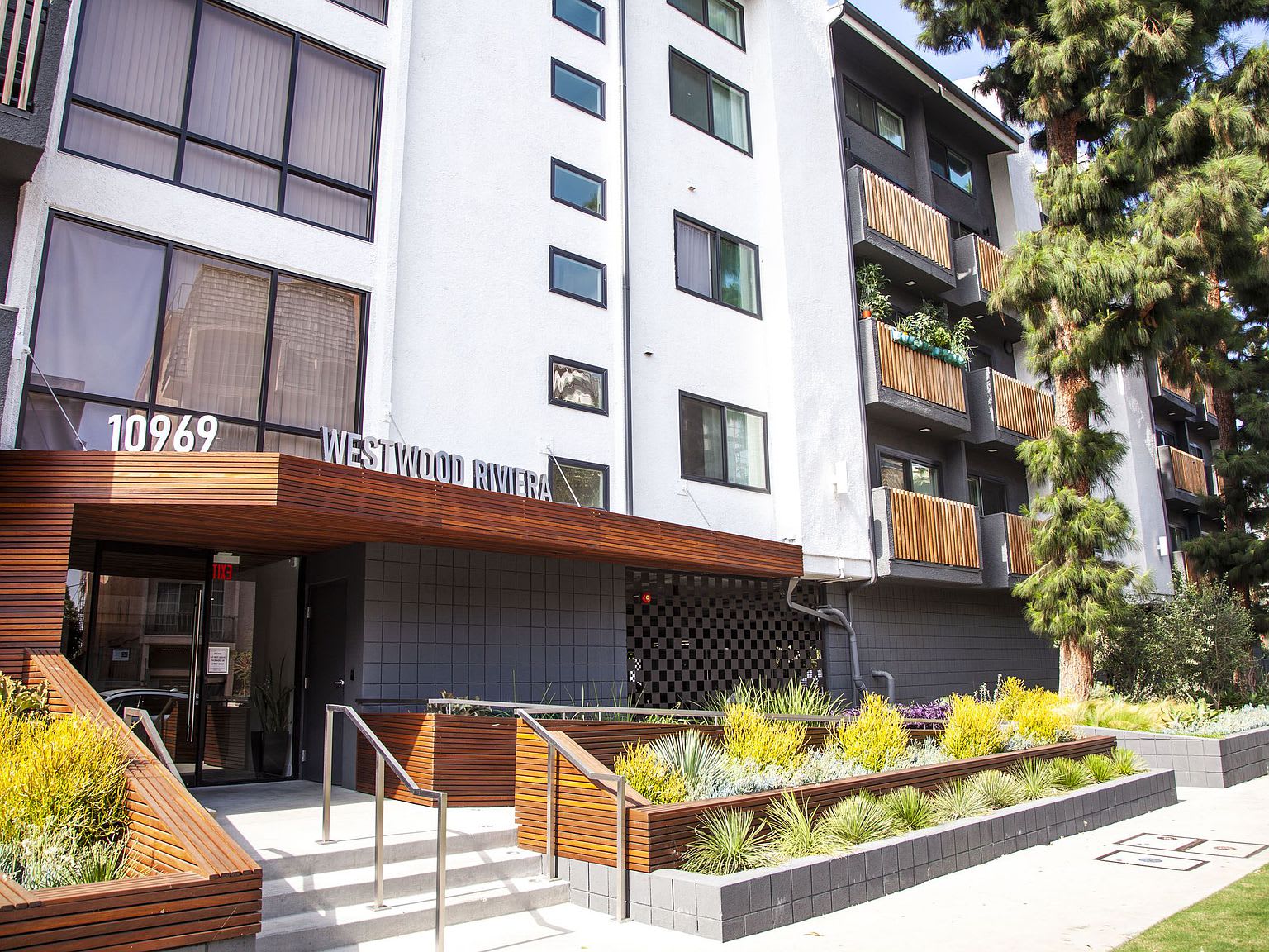 Westwood Riviera Apartments, ucla, 10969 Wellworth Ave, Los Angeles, CA 90024
