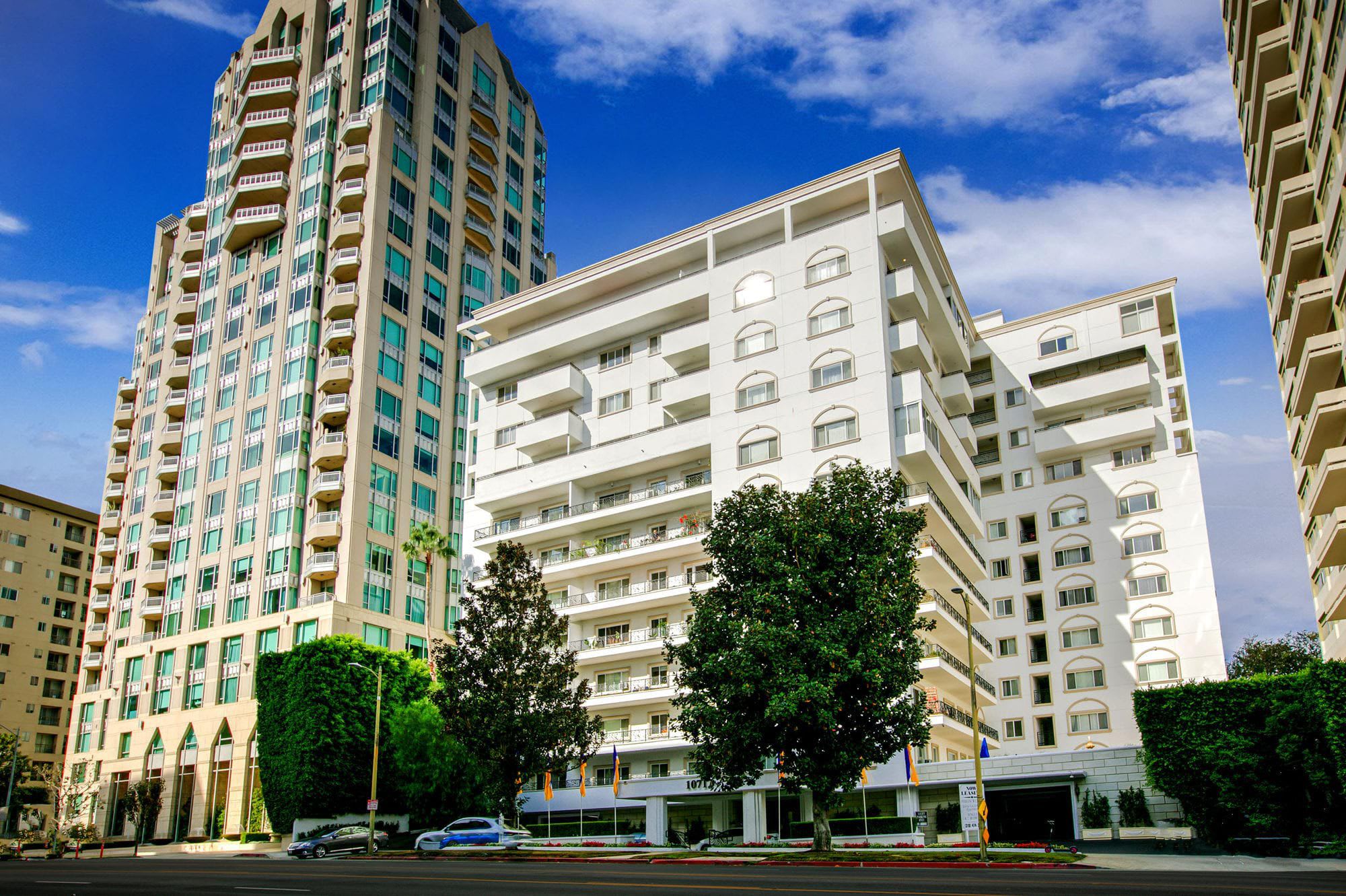 Sterling Wilshire, ucla, 10717 Wilshire Ave, Los Angeles, CA 90024