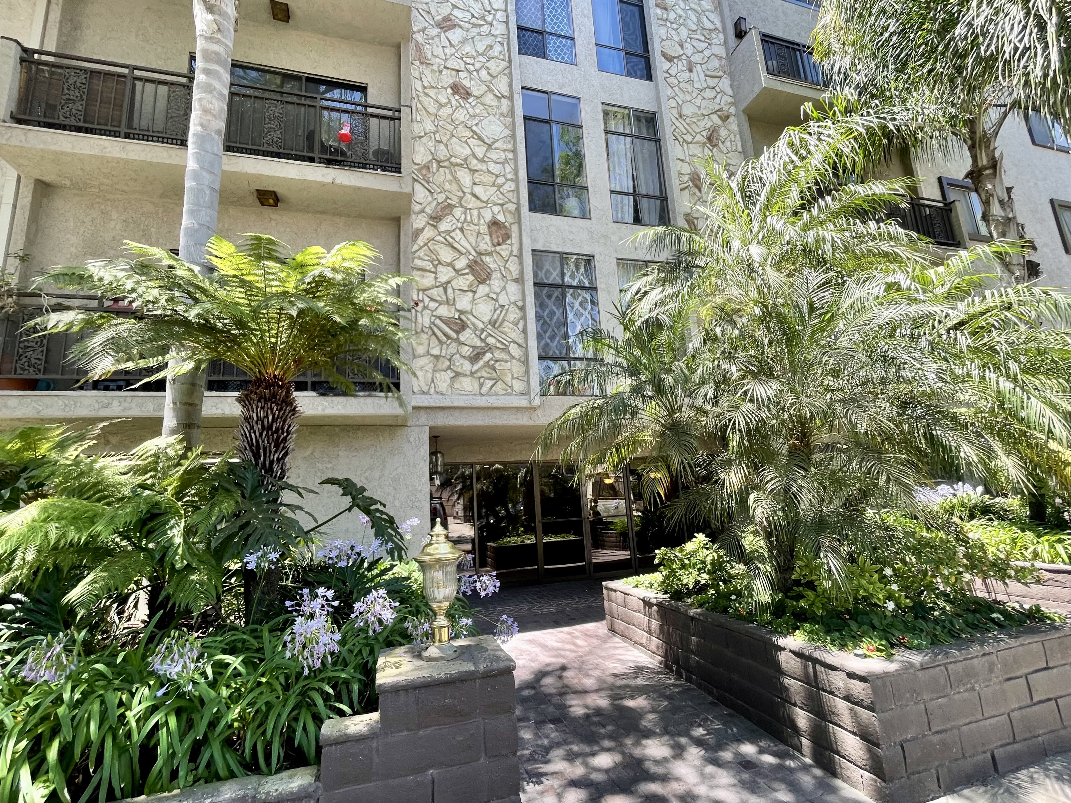 Camden Manor, ucla, 1415 Camden Ave, Los Angeles CA 90025