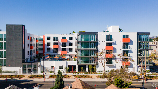 Qwil Apartments, usc, 525 Wilton Pl, Los Angeles, CA 90004, USA