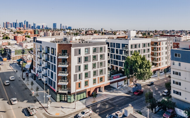The Harper, usc, 800 S Harvard Blvd, Los Angeles, CA 90005, USA