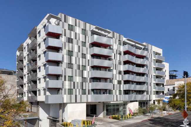 Luna On Wilshire, usc, 3640 Wilshire Blvd, Los Angeles, CA 90010, USA