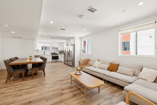 1326 W 35th Pl- Housing Near USC DPS, usc, 1326 W 35th Pl, Los Angeles, CA 90007, USA